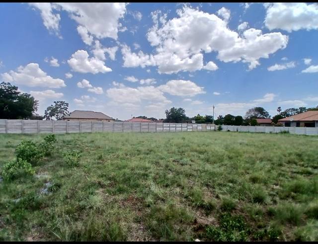 1,018M² VACANT LAND FOR SALE IN KOOKRUS
